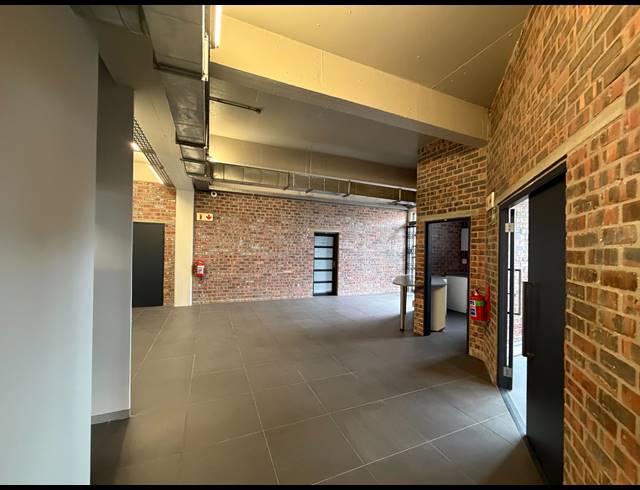 112M² BUILDING TO LET IN SALT RIVER